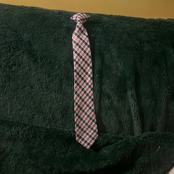 A boys clip on tie navy/ gold great condition - Picture 1 of 2